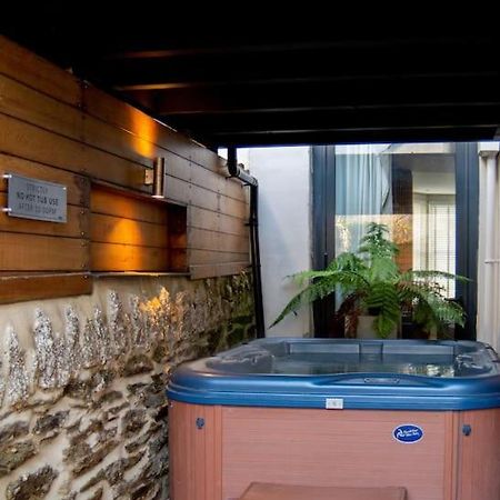 Edge14- Spacious, Stylish And Near The Beach! New Quay Kültér fotó