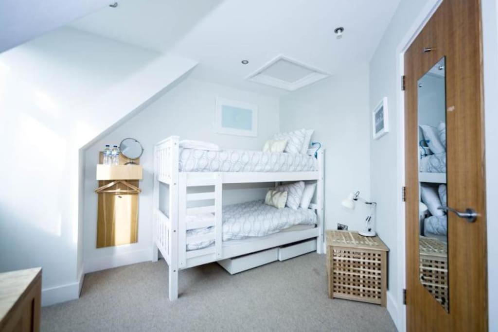 Edge14- Spacious, Stylish And Near The Beach! New Quay Kültér fotó