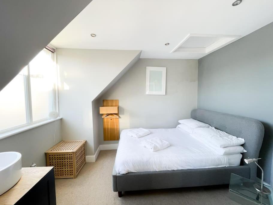 Edge14- Spacious, Stylish And Near The Beach! New Quay Kültér fotó