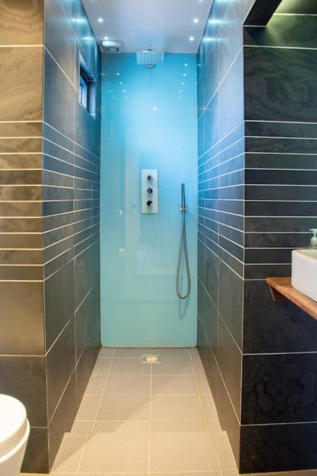 Edge14- Spacious, Stylish And Near The Beach! New Quay Kültér fotó