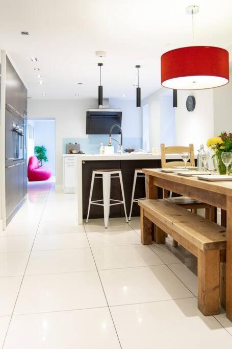 Edge14- Spacious, Stylish And Near The Beach! New Quay Kültér fotó