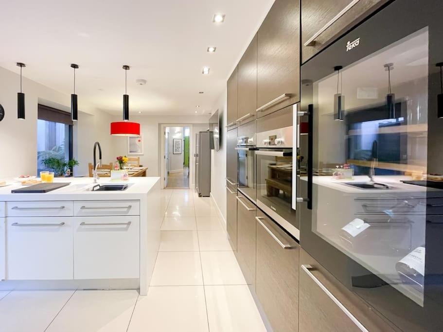 Edge14- Spacious, Stylish And Near The Beach! New Quay Kültér fotó