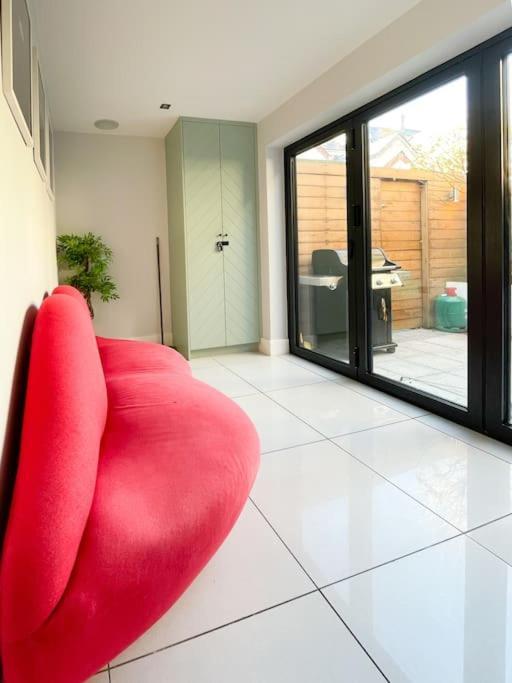 Edge14- Spacious, Stylish And Near The Beach! New Quay Kültér fotó