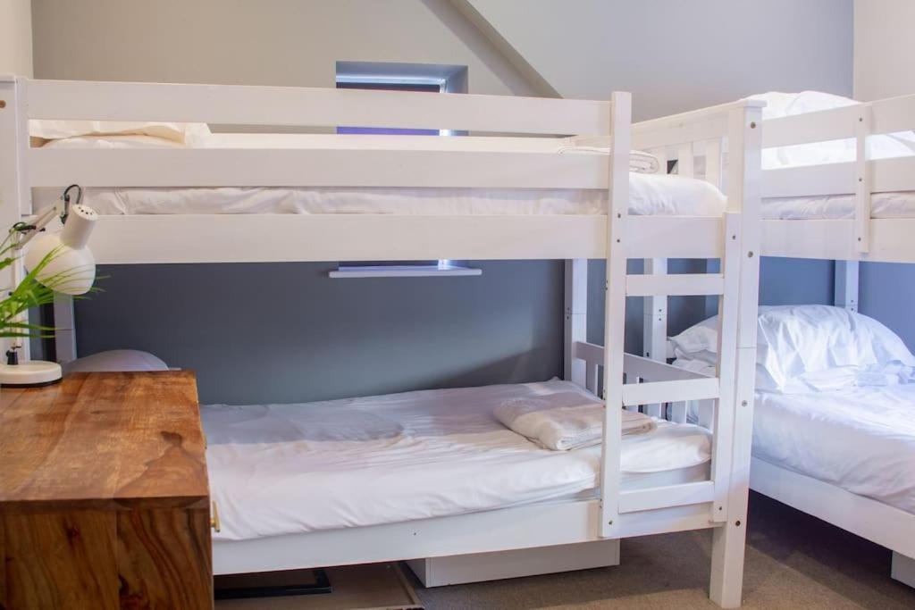 Edge14- Spacious, Stylish And Near The Beach! New Quay Kültér fotó