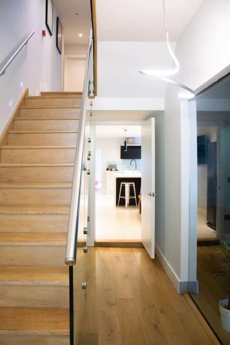 Edge14- Spacious, Stylish And Near The Beach! New Quay Kültér fotó
