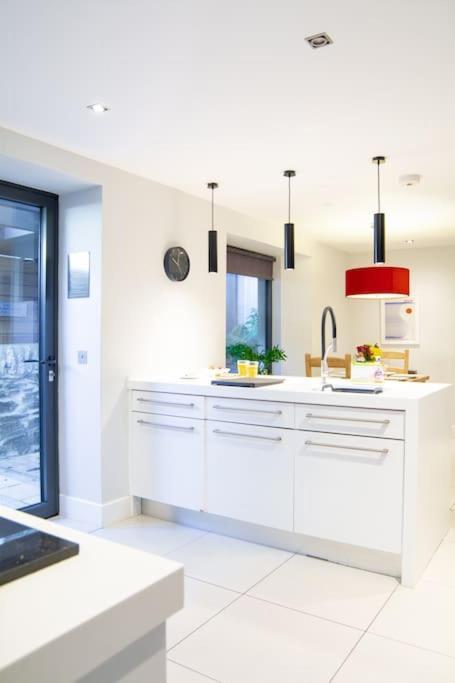 Edge14- Spacious, Stylish And Near The Beach! New Quay Kültér fotó