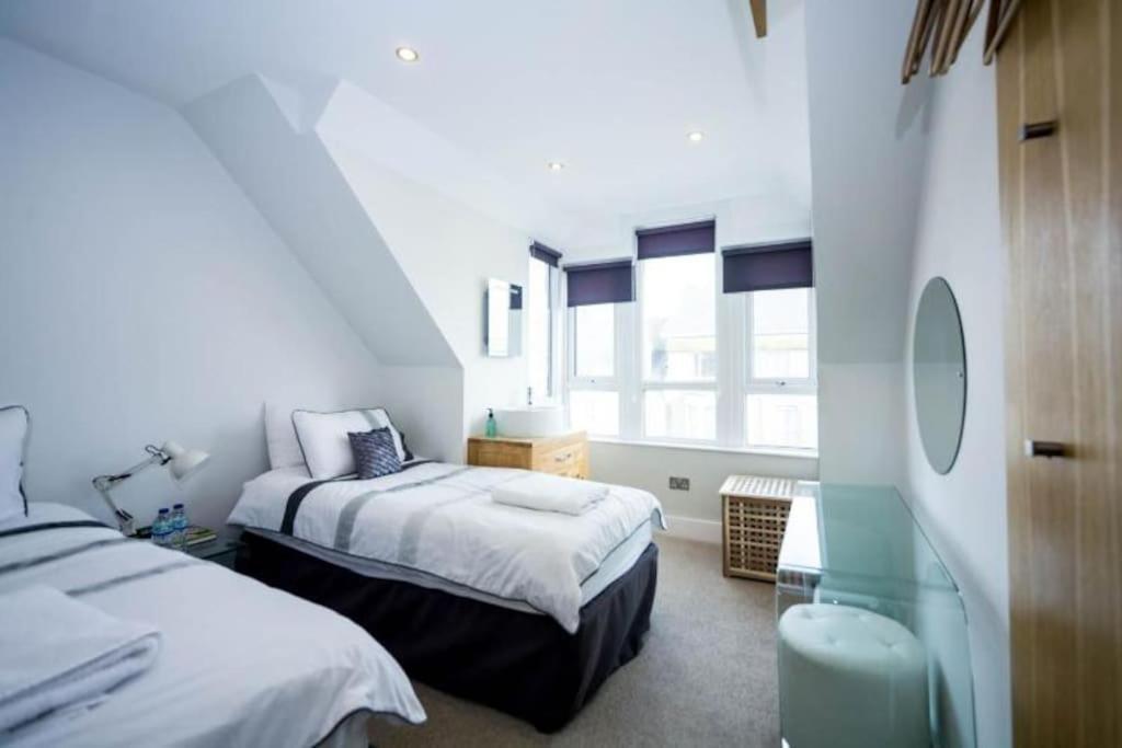 Edge14- Spacious, Stylish And Near The Beach! New Quay Kültér fotó