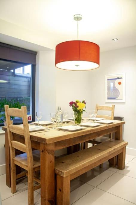 Edge14- Spacious, Stylish And Near The Beach! New Quay Kültér fotó