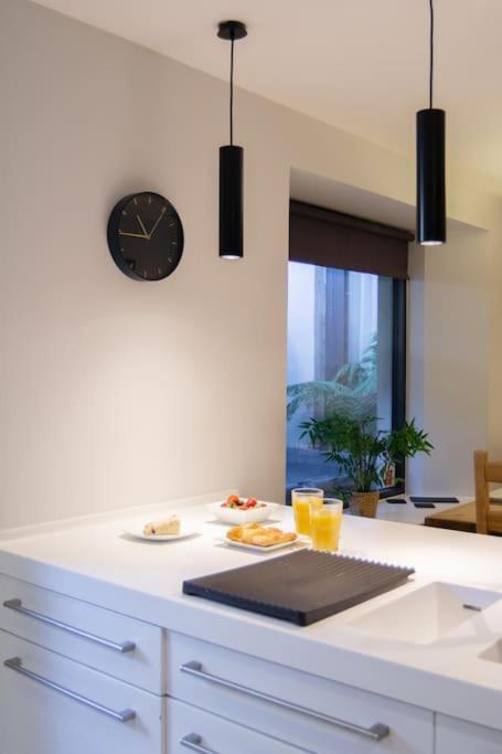 Edge14- Spacious, Stylish And Near The Beach! New Quay Kültér fotó