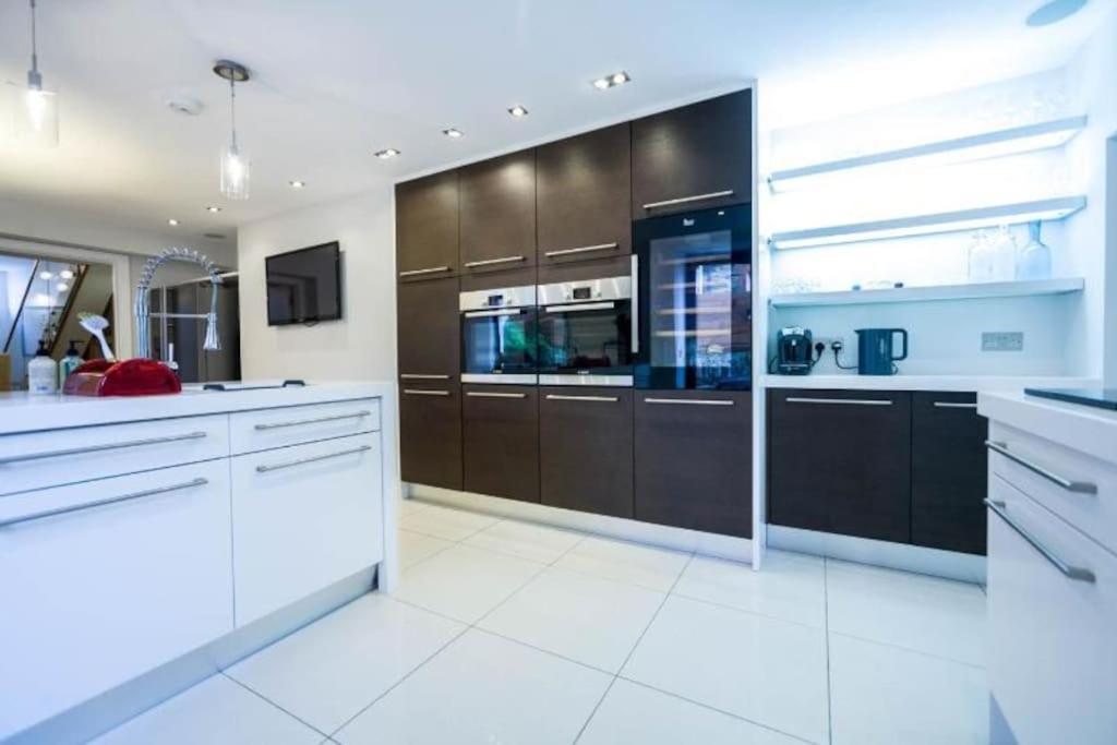 Edge14- Spacious, Stylish And Near The Beach! New Quay Kültér fotó