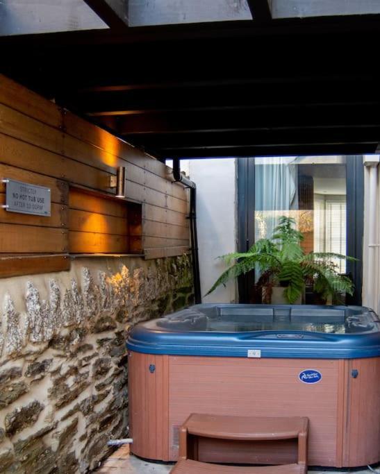 Edge14- Spacious, Stylish And Near The Beach! New Quay Kültér fotó